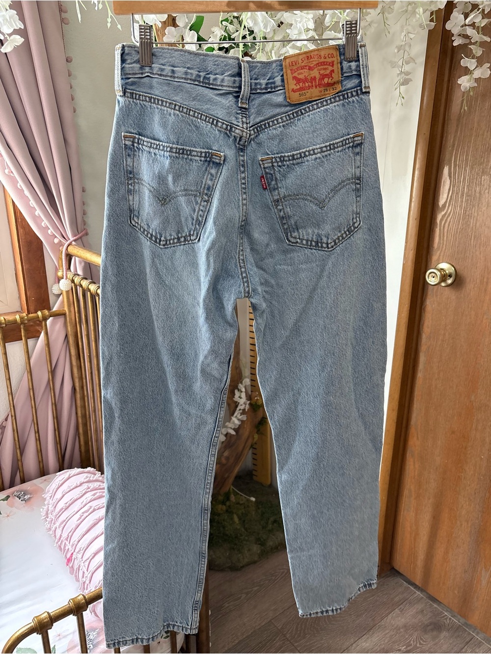 Levi's Straight-Leg 565 Jeans - Light Blue Wash - Picture 4 of 6
